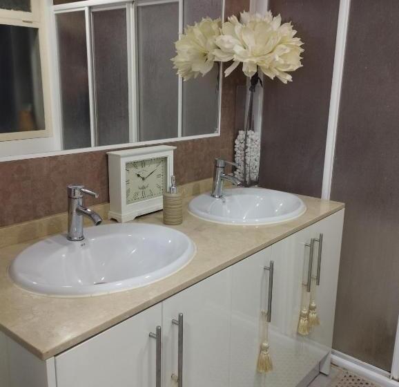 تختخواب و صبحانه Petite Chambre D Hôtes Lits Superposes Avec Salle De Bains Privee Chez Catherine A Reus