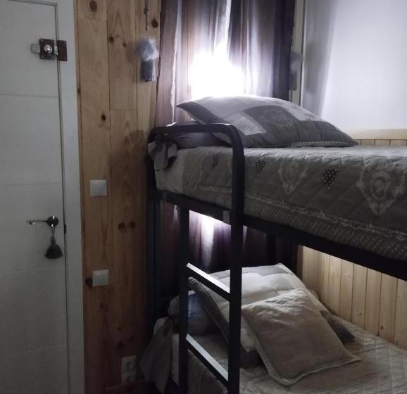 تختخواب و صبحانه Petite Chambre D Hôtes Lits Superposes Avec Salle De Bains Privee Chez Catherine A Reus