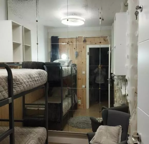 تختخواب و صبحانه Petite Chambre D Hôtes Lits Superposes Avec Salle De Bains Privee Chez Catherine A Reus