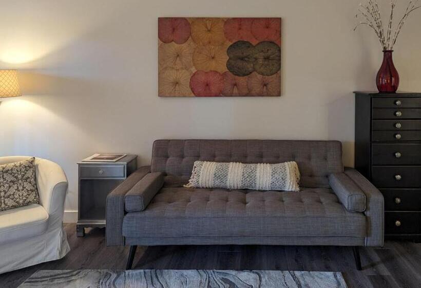 تختخواب و صبحانه Maple Rise Guesthouse