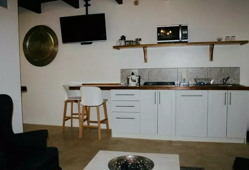 Majatalo Sempurna Estate