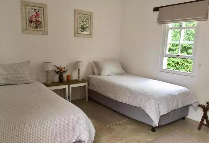 Majatalo Sempurna Estate