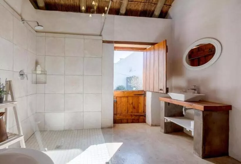 Majatalo Sempurna Estate