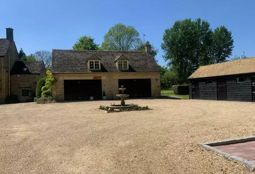 Majatalo Stable Lodge At Bledington Mill