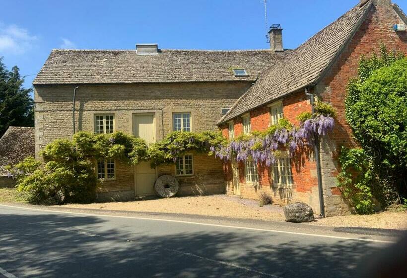 ペンション Stable Lodge At Bledington Mill