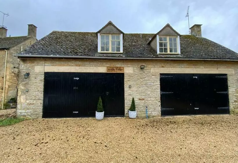 Majatalo Stable Lodge At Bledington Mill