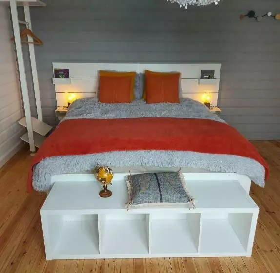 تختخواب و صبحانه Aux Capucines