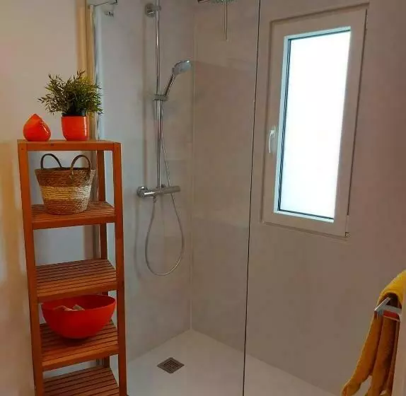 تختخواب و صبحانه Aux Capucines