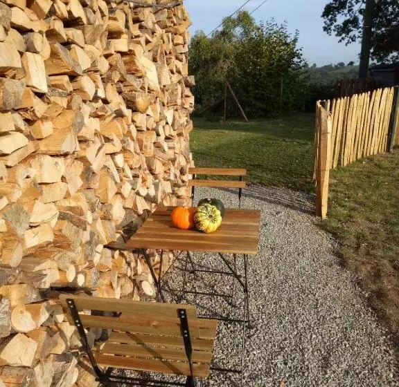 تختخواب و صبحانه Aux Capucines