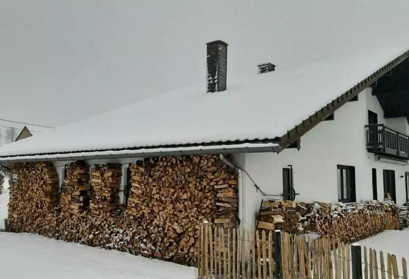 تختخواب و صبحانه Aux Capucines