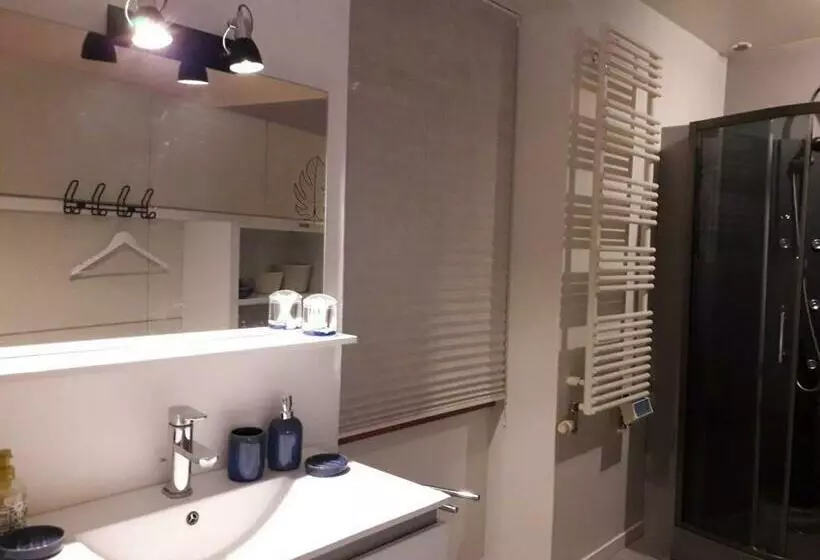 تختخواب و صبحانه Chambre Maison De Ville Dans La Cité Des Trois Vallées