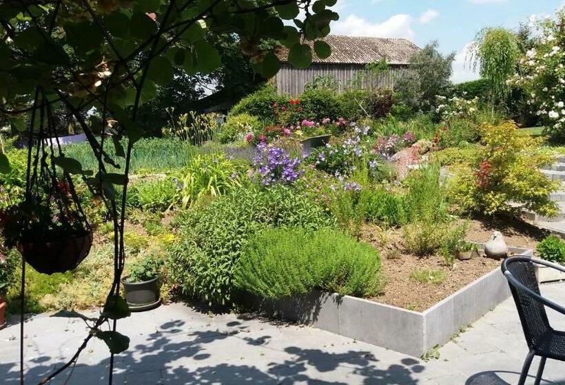 تختخواب و صبحانه Le Clos Marie