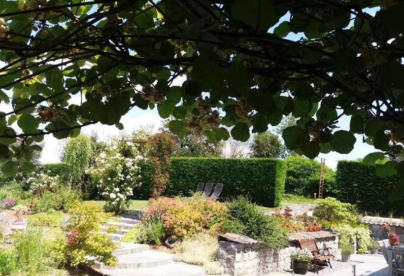 تختخواب و صبحانه Le Clos Marie