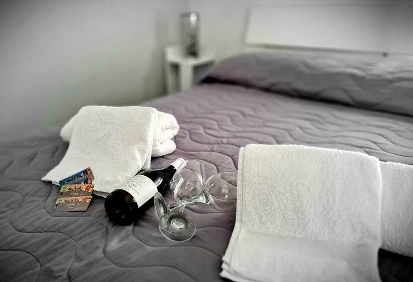 تختخواب و صبحانه Scrusciu Home