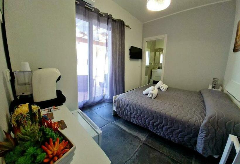 تختخواب و صبحانه Scrusciu Home