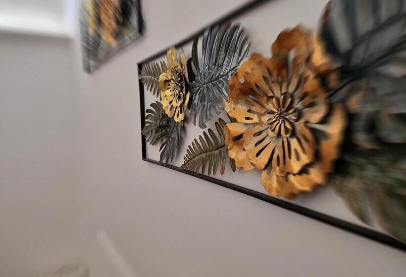 تختخواب و صبحانه Scrusciu Home