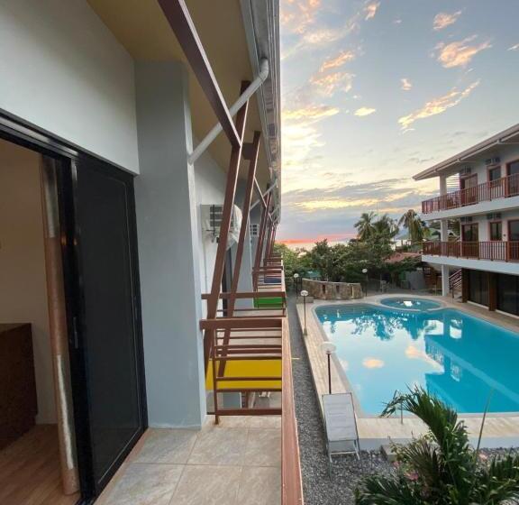 Cerca Parola Beach Resort