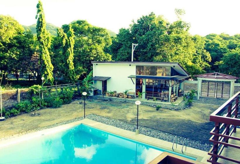 Cerca Parola Beach Resort