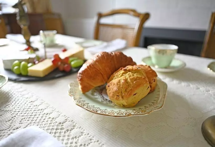 ペンション Larkhill House