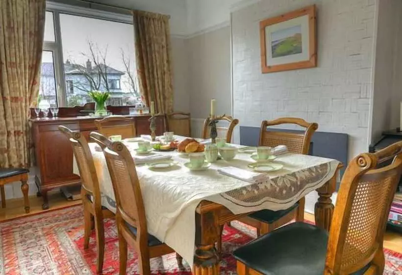 ペンション Larkhill House