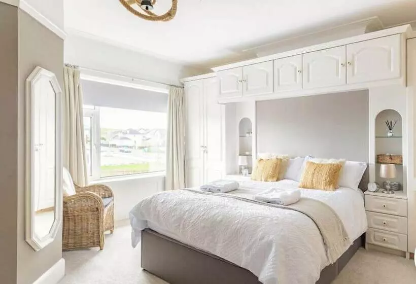 ペンション Larkhill House