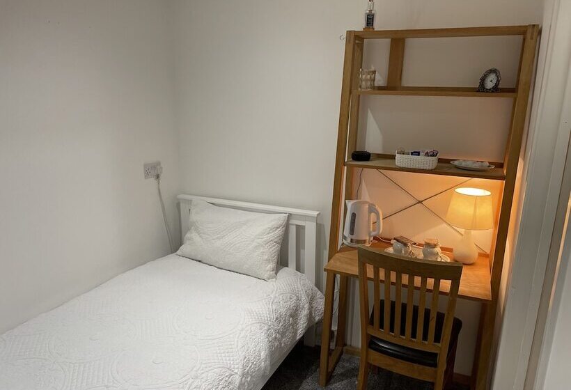 膳宿费 Larkhill House