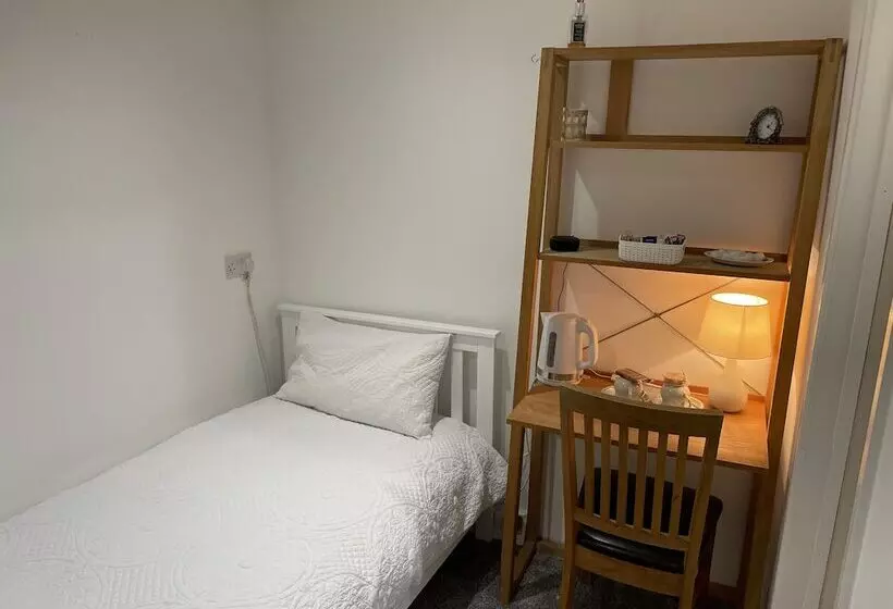 ペンション Larkhill House