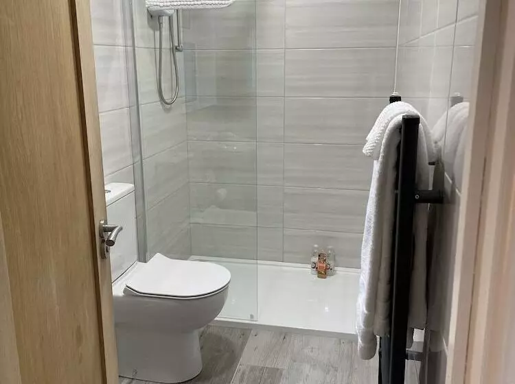 ペンション Larkhill House