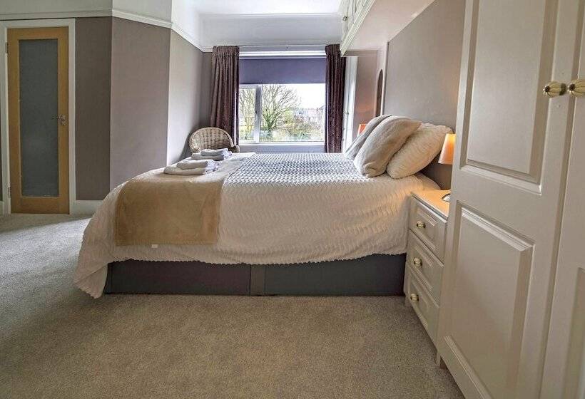 膳宿费 Larkhill House