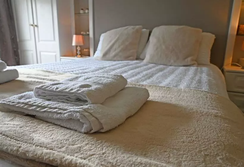 ペンション Larkhill House