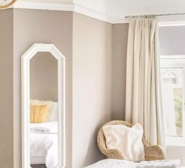 ペンション Larkhill House