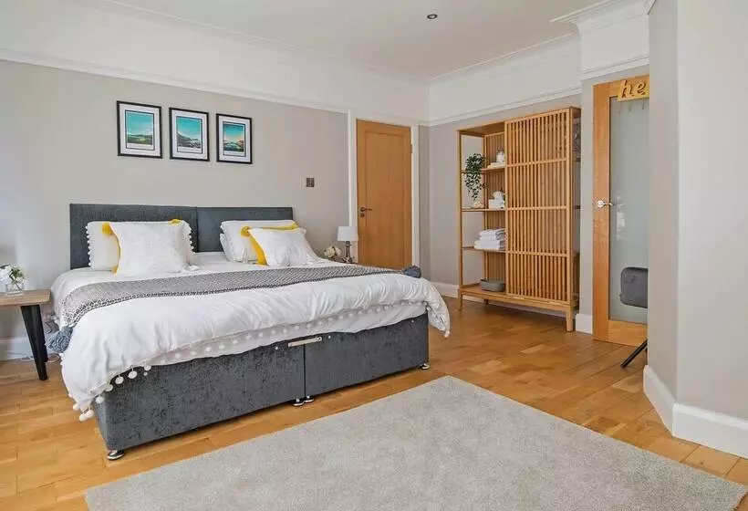 ペンション Larkhill House