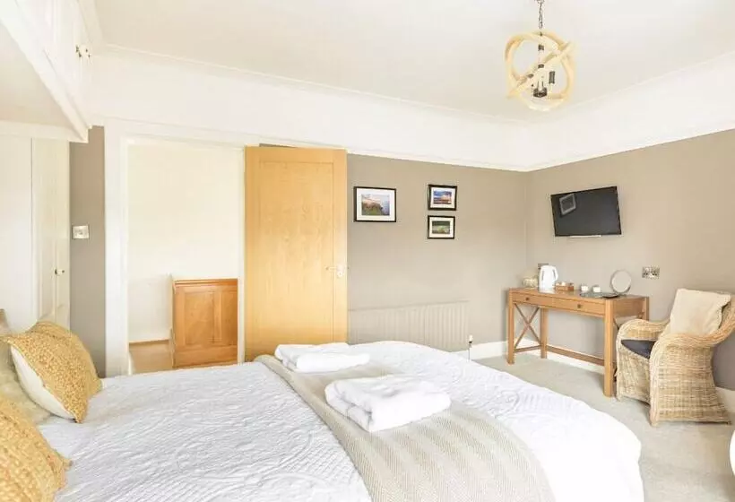 ペンション Larkhill House