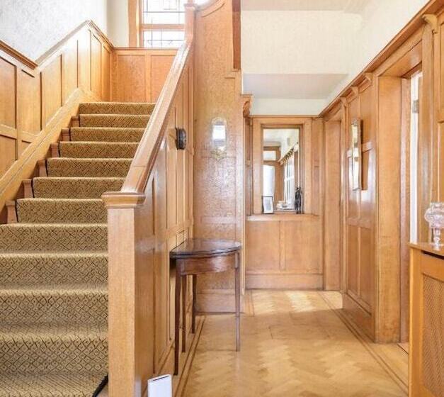 膳宿费 Larkhill House