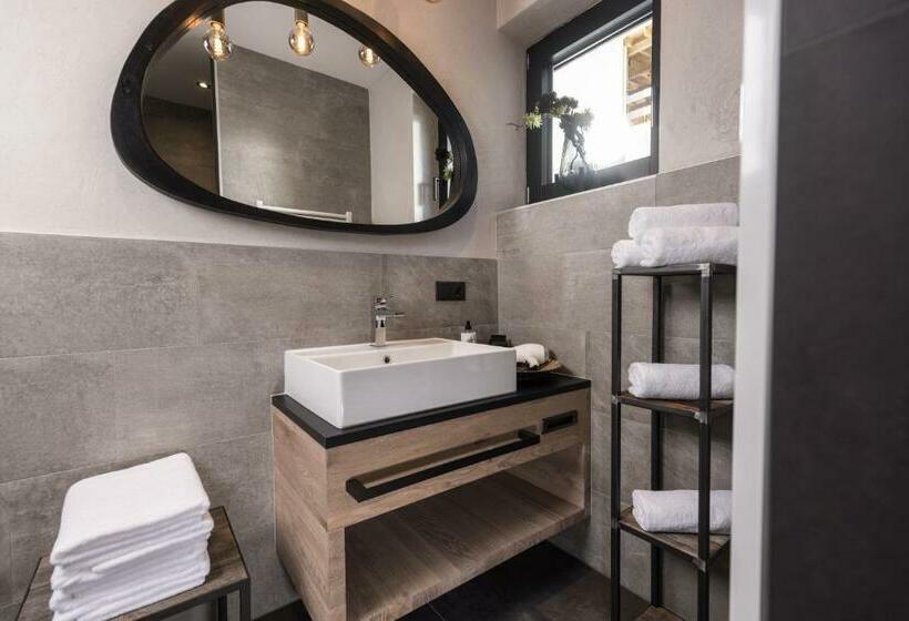 Seven Reasons / Panorama View