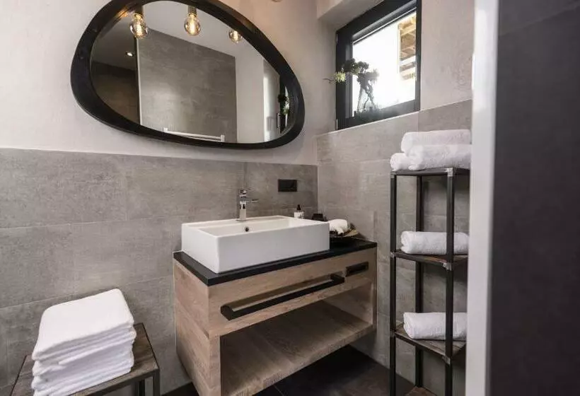 Seven Reasons / Panorama View