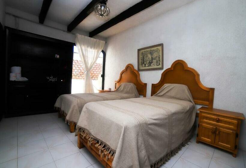 هتل Casa De Las Cruces Taxco