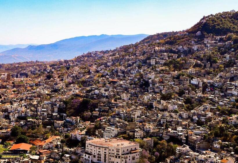 هتل Casa De Las Cruces Taxco