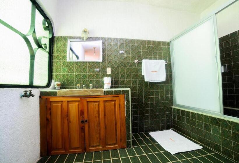 هتل Casa De Las Cruces Taxco