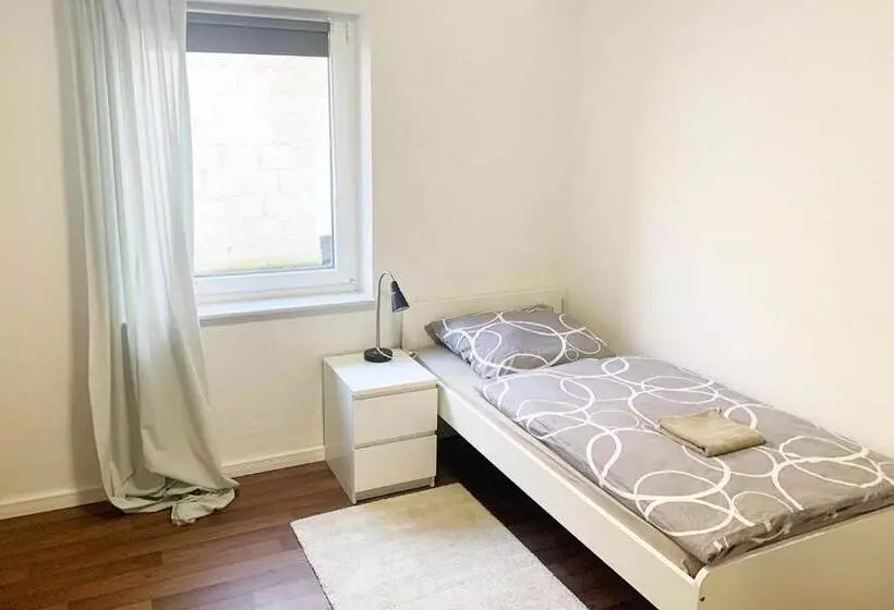 Retkeilymaja Gästehaus Emden, Gemütliche Zimmer Mit Bad & Wlan