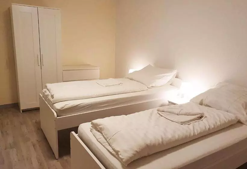 Retkeilymaja Gästehaus Emden, Gemütliche Zimmer Mit Bad & Wlan