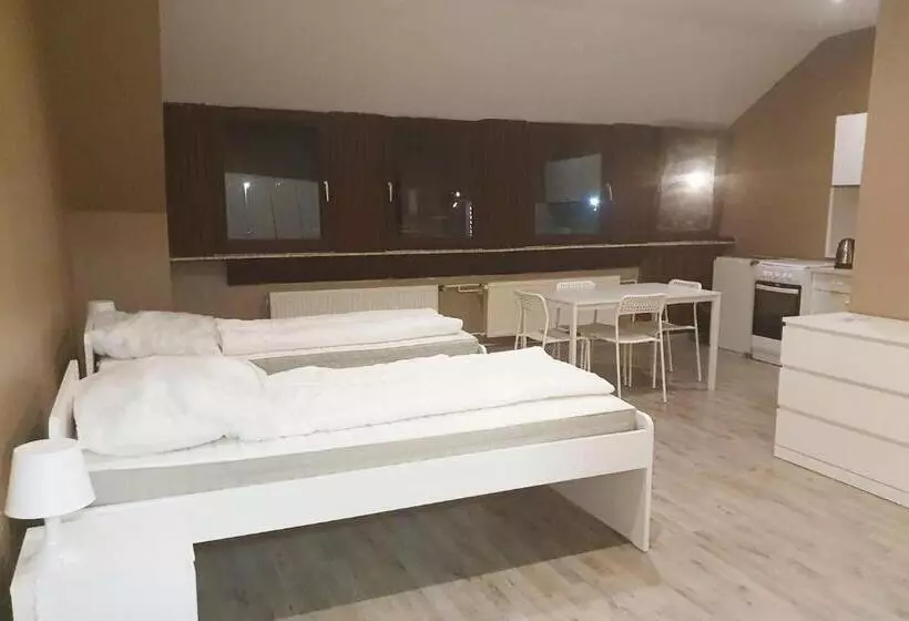 Retkeilymaja Gästehaus Emden, Gemütliche Zimmer Mit Bad & Wlan