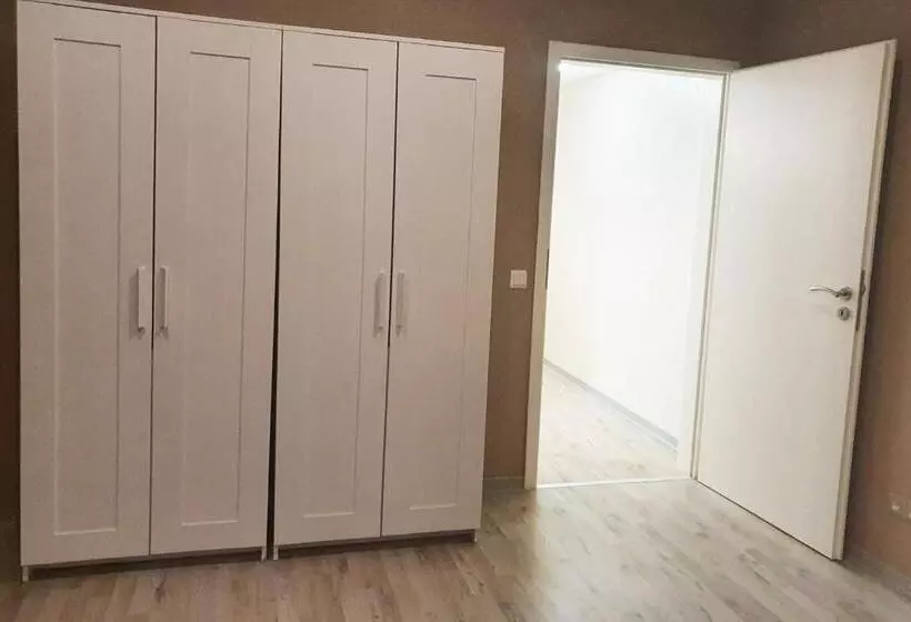 Retkeilymaja Gästehaus Emden, Gemütliche Zimmer Mit Bad & Wlan