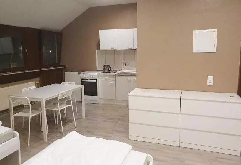 Retkeilymaja Gästehaus Emden, Gemütliche Zimmer Mit Bad & Wlan