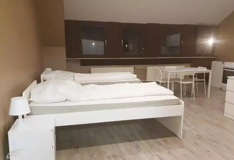 Retkeilymaja Gästehaus Emden, Gemütliche Zimmer Mit Bad & Wlan