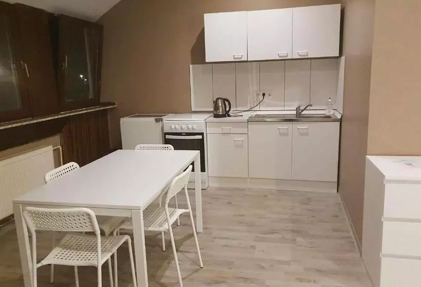 Retkeilymaja Gästehaus Emden, Gemütliche Zimmer Mit Bad & Wlan