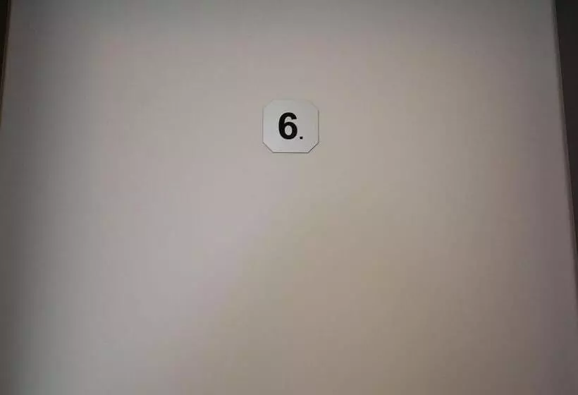 Retkeilymaja Gästehaus Emden, Gemütliche Zimmer Mit Bad & Wlan