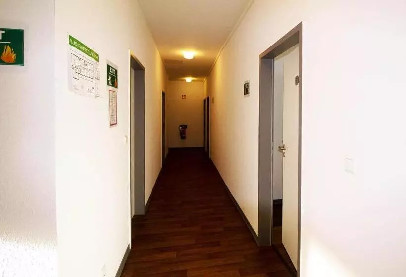 Retkeilymaja Gästehaus Emden, Gemütliche Zimmer Mit Bad & Wlan
