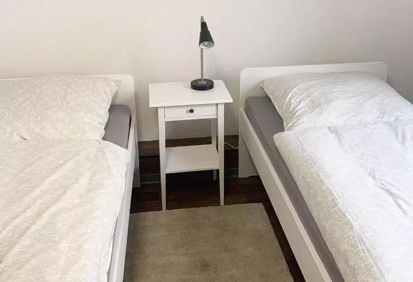Retkeilymaja Gästehaus Emden, Gemütliche Zimmer Mit Bad & Wlan