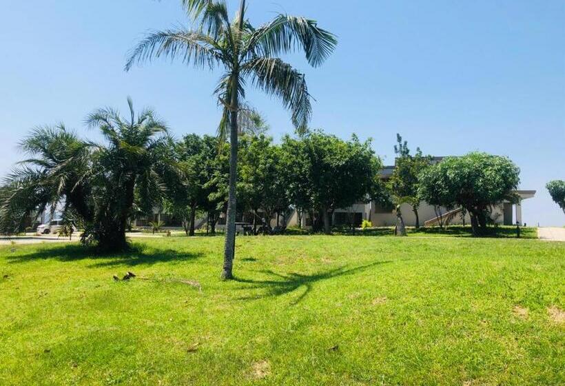 בית מלון כפרי Asante Mountain Lodge